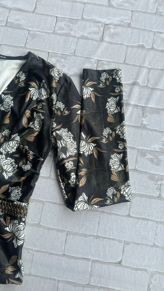 Flor Linda Body Preto Floral Manga Longa Tam M