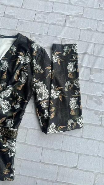 Flor Linda Body Preto Floral Manga Longa Tam M