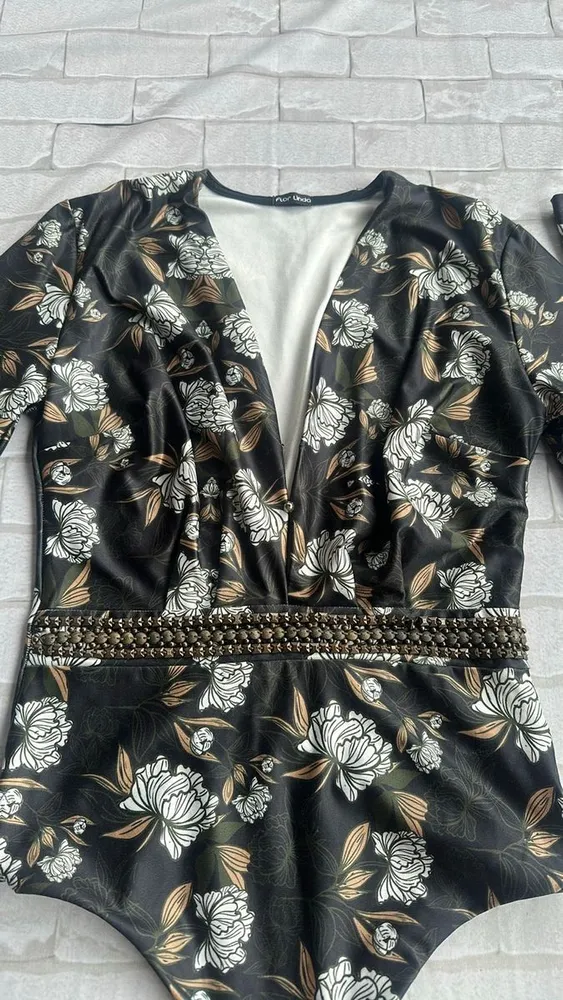Flor Linda Body Preto Floral Manga Longa Tam M