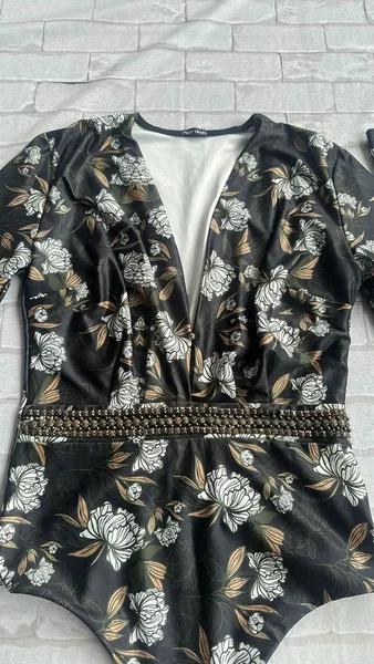 Flor Linda Body Preto Floral Manga Longa Tam M