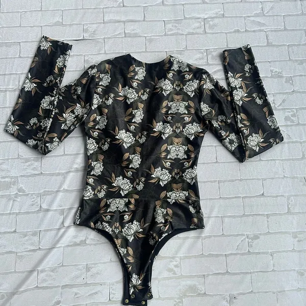 Flor Linda Body Preto Floral Manga Longa Tam M