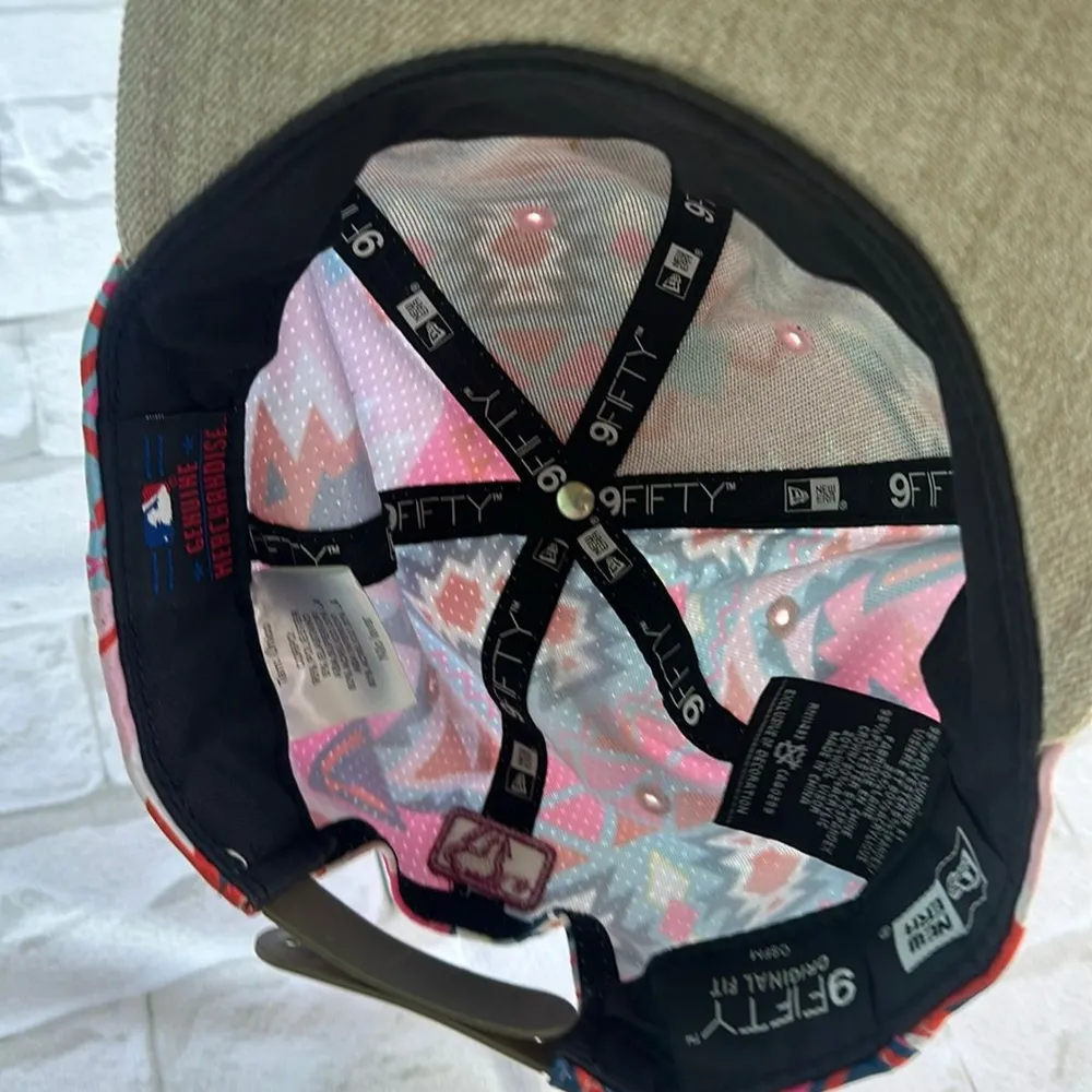 Boné Feminino Estampado Aba Reta Ajustável
