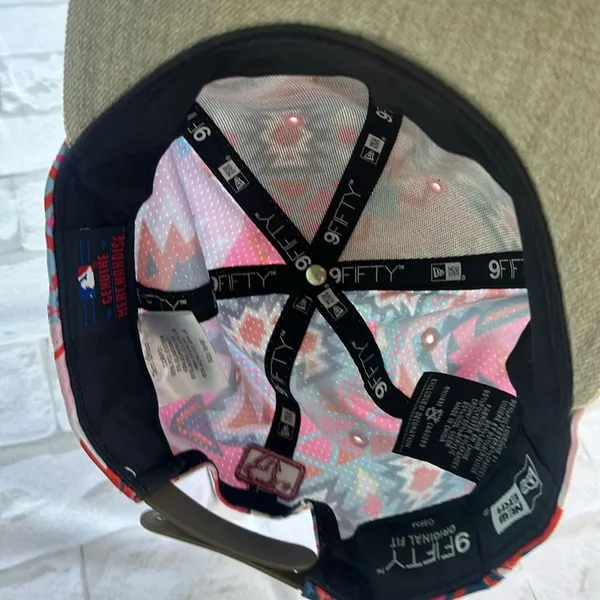 Boné Feminino Estampado Aba Reta Ajustável