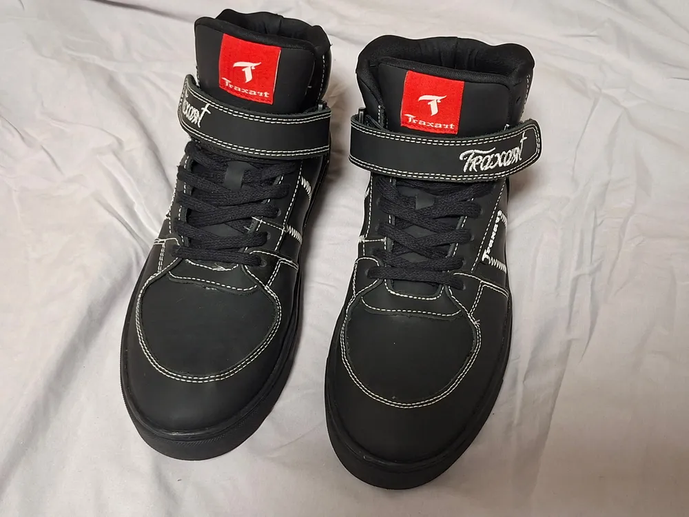 TÊNIS TRAXART PRETO COM LINHAS DE CONTRASTE 38