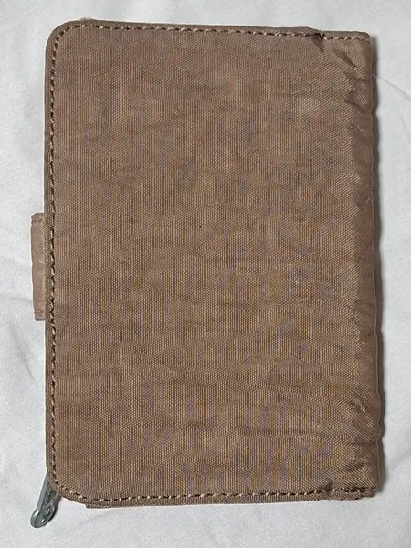Carteira Kipling porta passaporte com moedeiro marrom