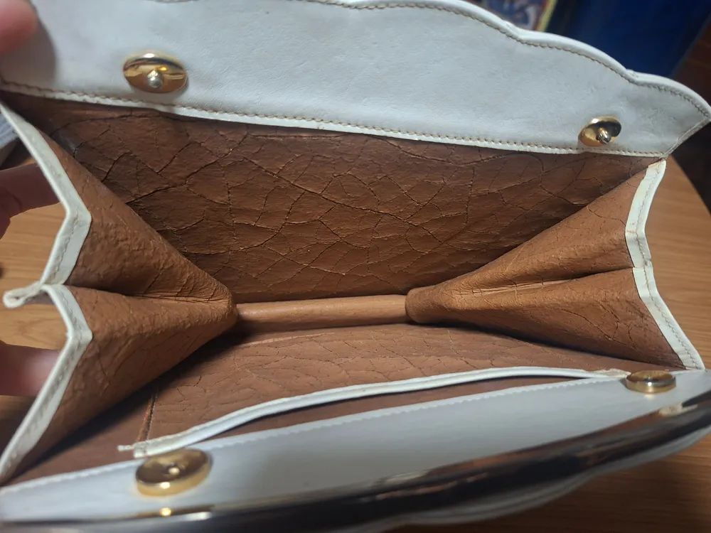 Bolsa clutch vintage de couro branco perolado