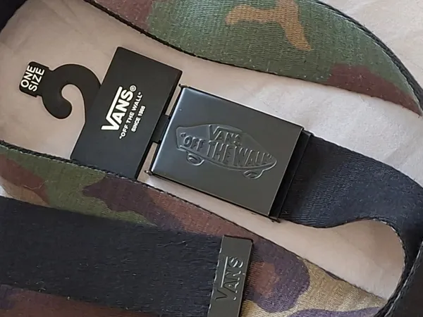 Cinto dupla face Vans preto e camuflado
