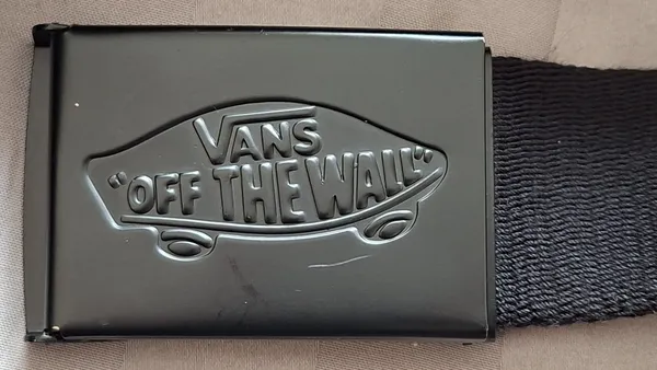 Cinto dupla face Vans preto e camuflado