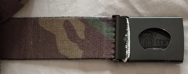 Cinto dupla face Vans preto e camuflado
