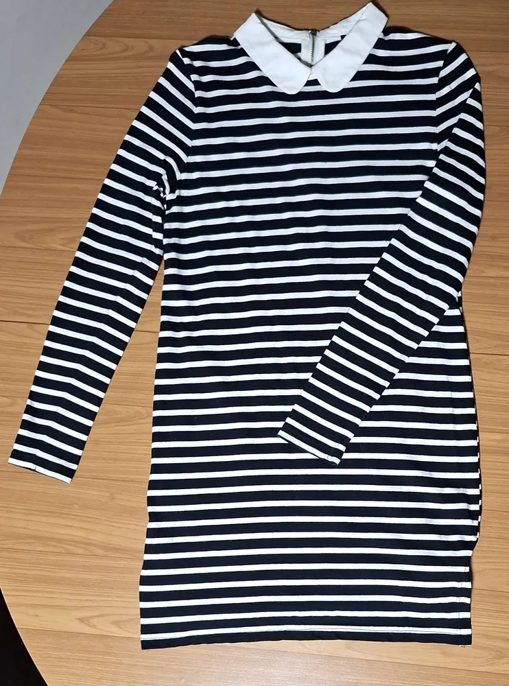 Vestido tubo de manga longa listrado preto e branco P