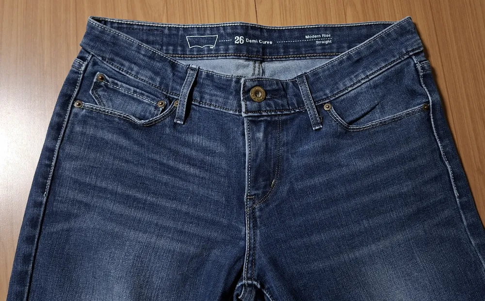 Calça jeans Levis Demi Curve reta 36