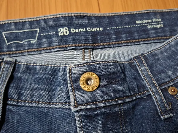 Calça jeans Levis Demi Curve reta 36