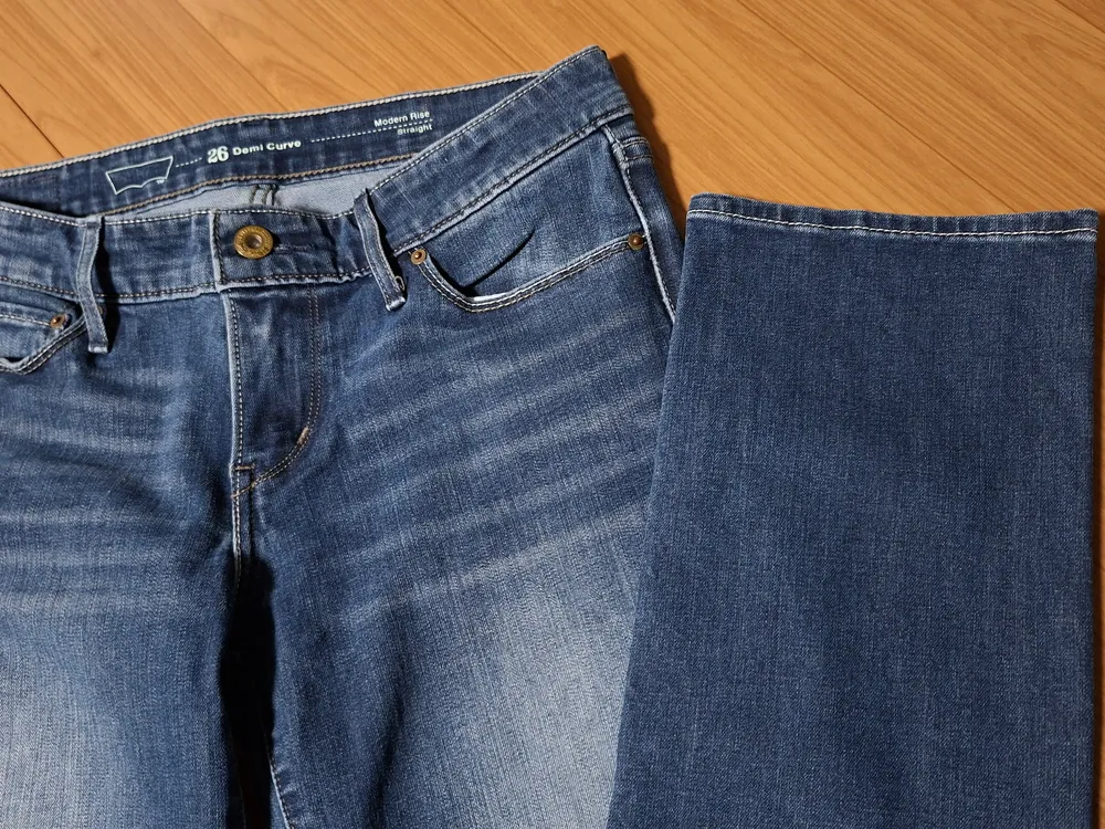 Calça jeans Levis Demi Curve reta 36