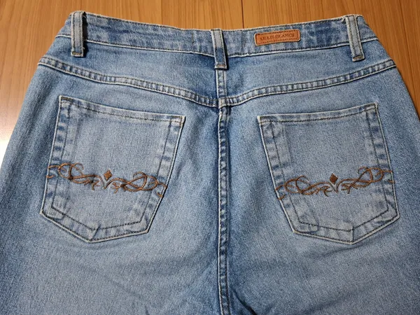Calça jeans Le Lis Blanc Paula reta 44 bordada