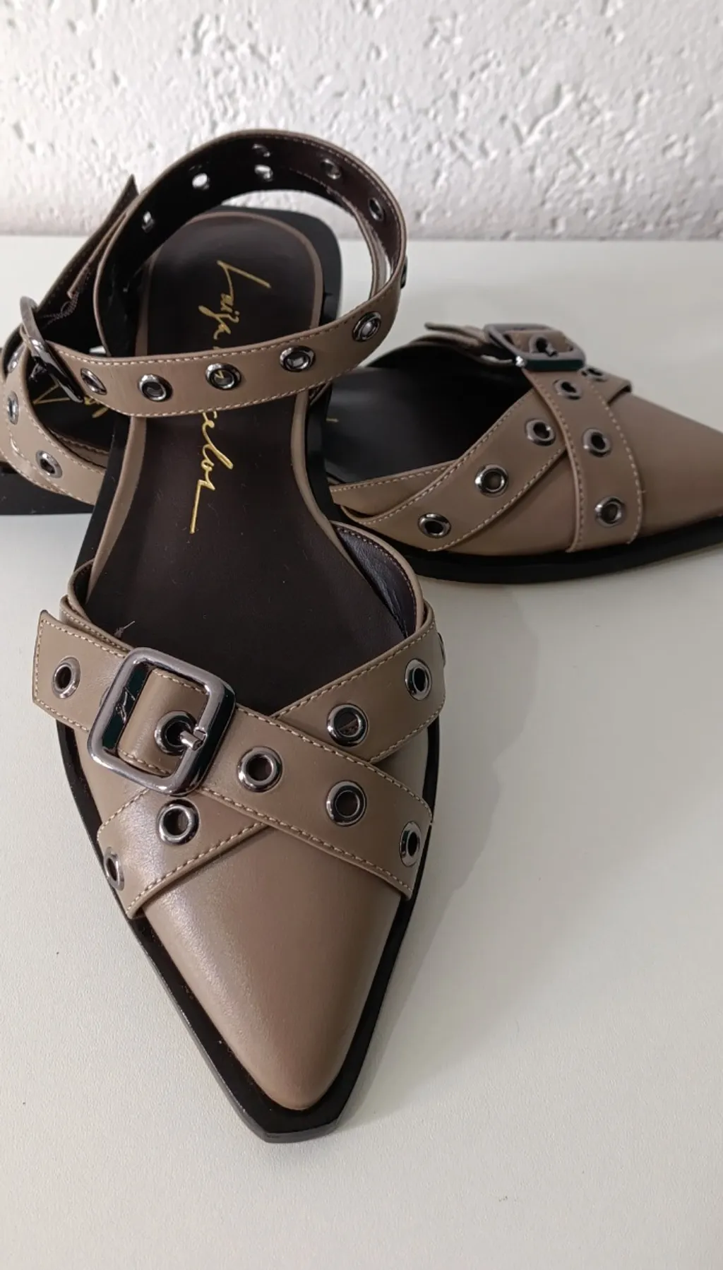 Sapatilha slingback couro