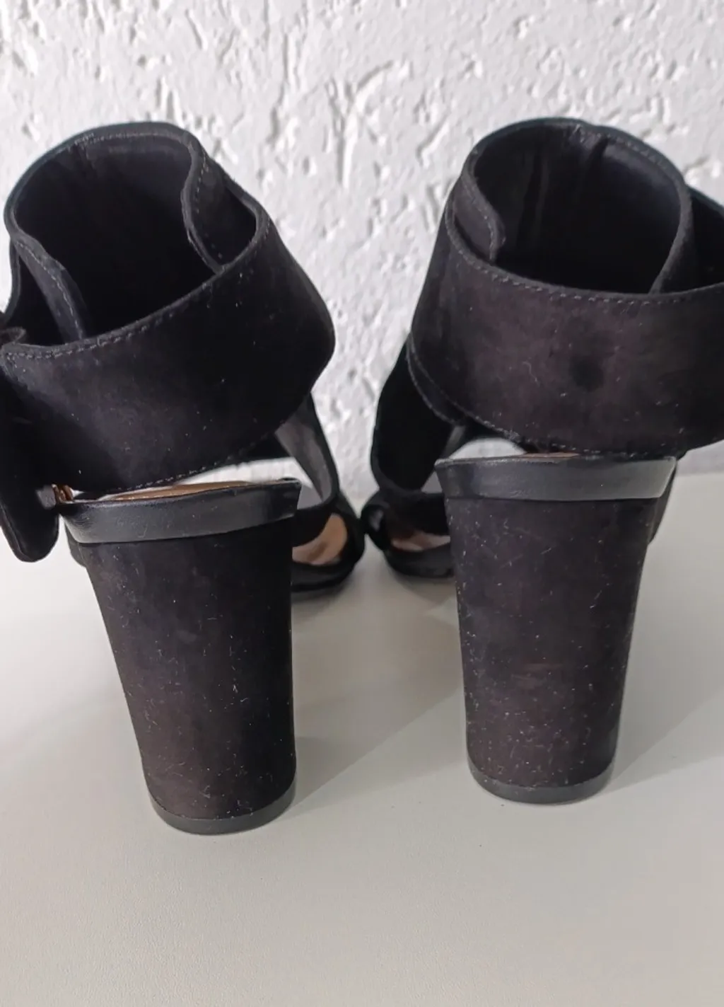 Sandália salto bloco nobuck preto
