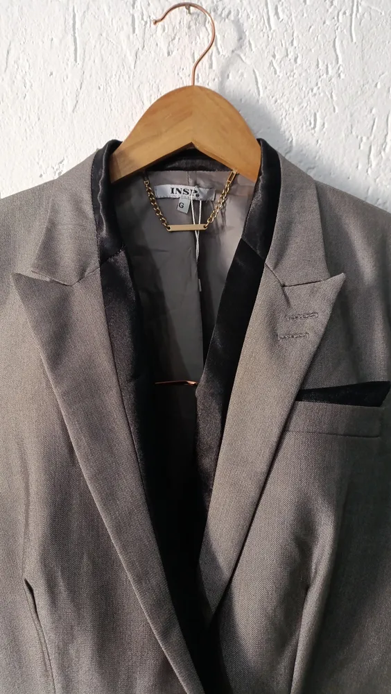 Blazer alfaiataria gola smoking cinza e preto Tam G INSP