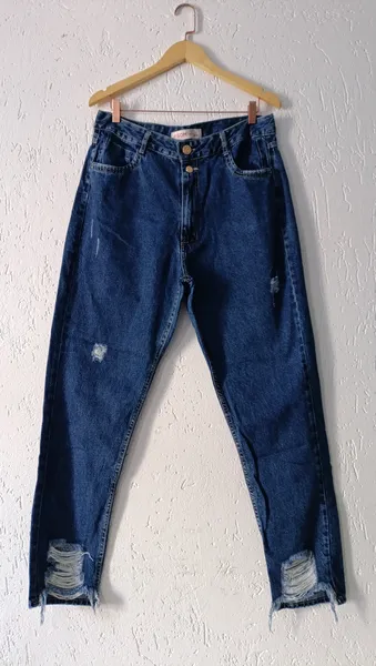 Calça jeans cintura alta Tam 44 barra destroyer Pisom