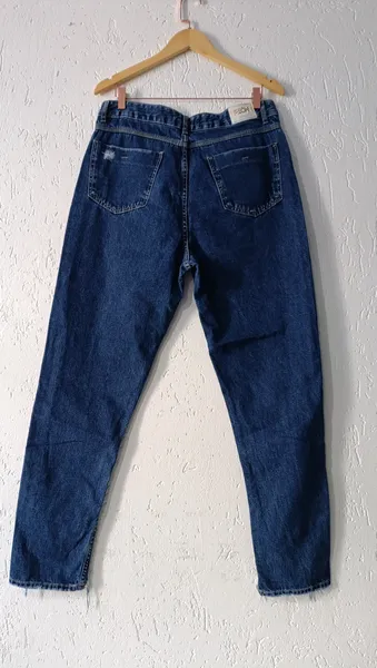 Calça jeans cintura alta Tam 44 barra destroyer Pisom
