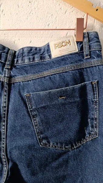 Calça jeans cintura alta Tam 44 barra destroyer Pisom