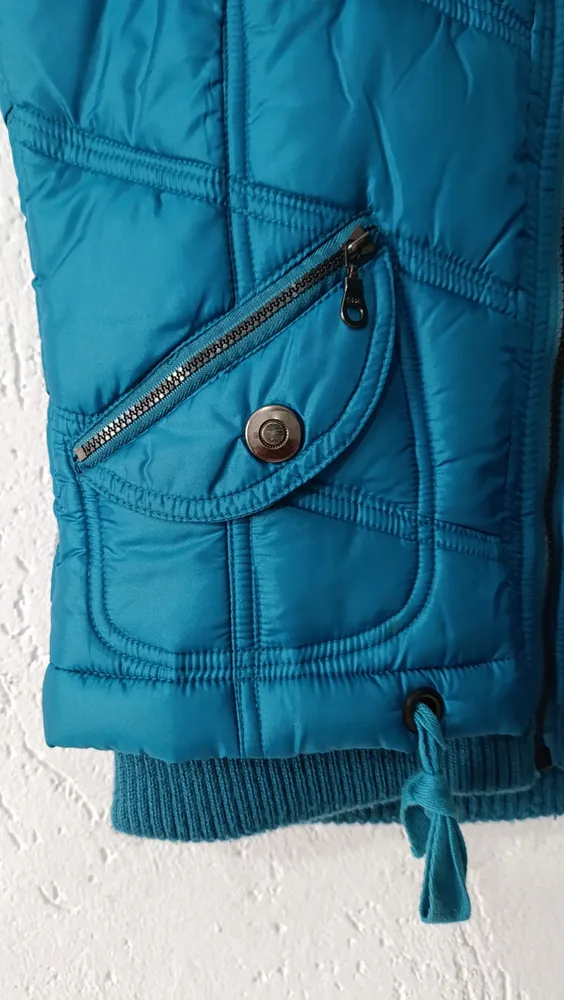 Colete Puffer com capuz pêlos sintéticos Tam P Clock House