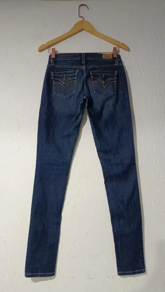 Calça jeans 524 skinny cintura super baixa 36