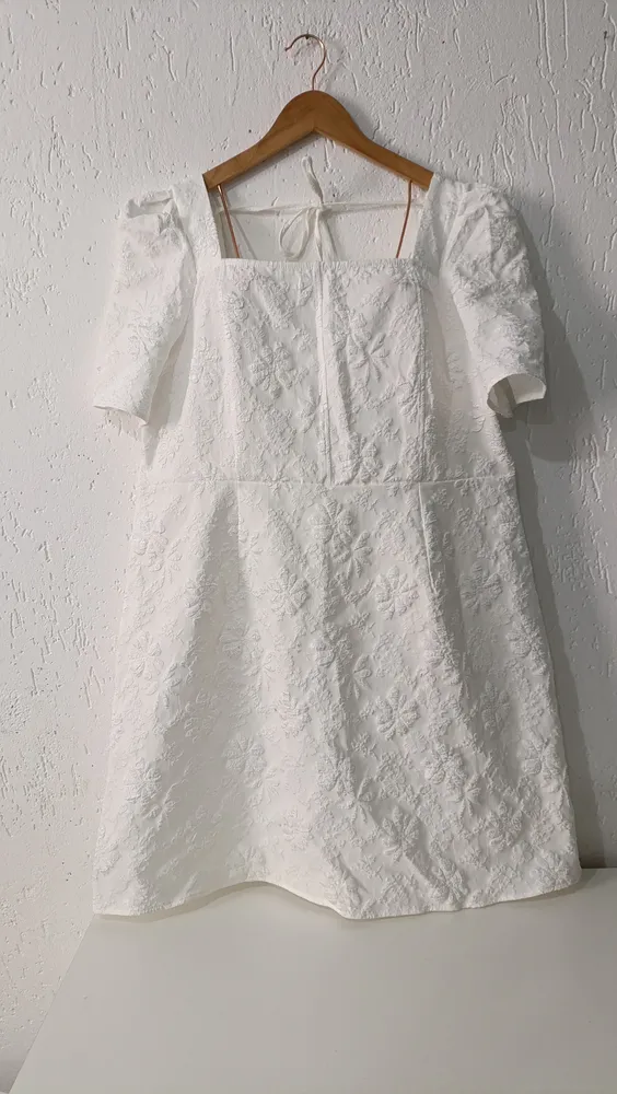 Vestido branco 2XL jacquard manga bufante