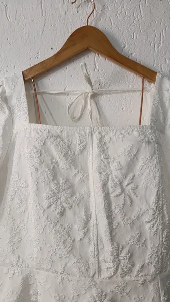 Vestido branco 2XL jacquard manga bufante