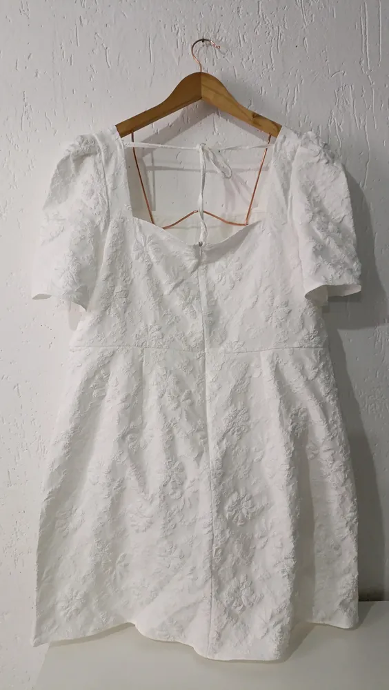 Vestido branco 2XL jacquard manga bufante