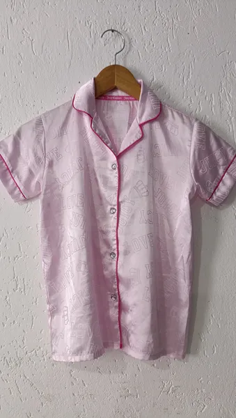 Pijama americano infantil em cetim rosa
