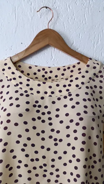 Blusa ampla poá manga curta Tam 34