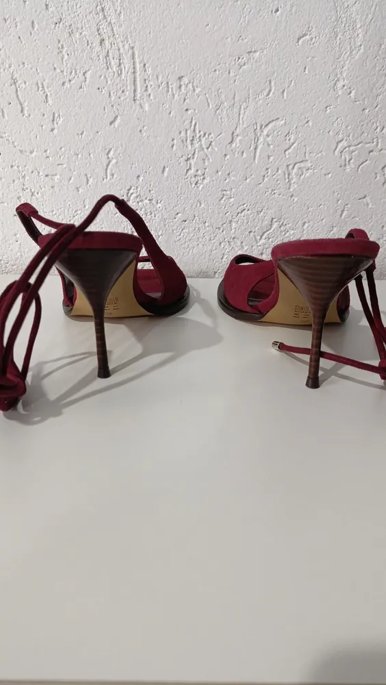 Sandália lace up em couro camurça bordô Tam 38