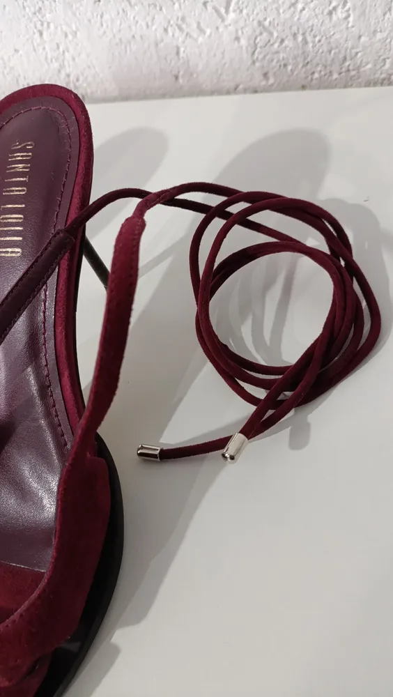 Sandália lace up em couro camurça bordô Tam 38