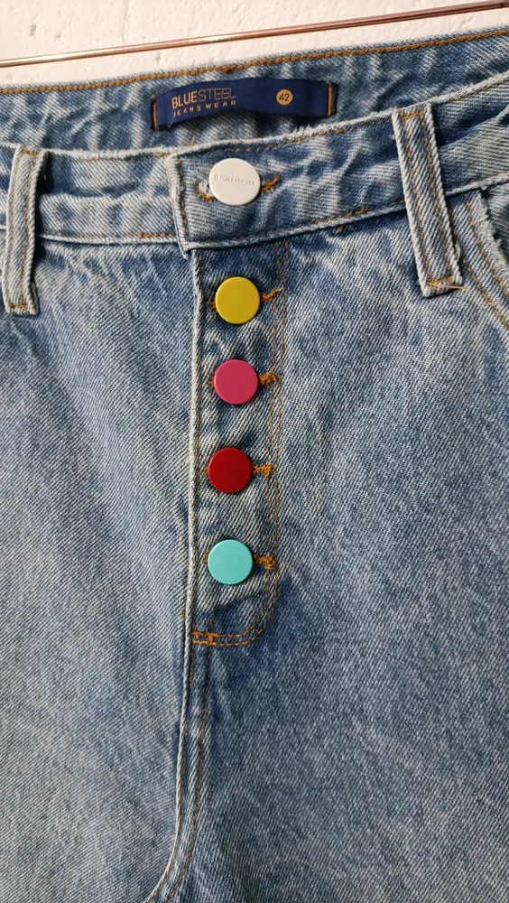Calça jeans cintura alta tam 42 botões coloridos  Blue Steel