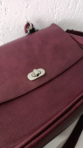 Bolsa em couro legítimo marsala Dona Prisca