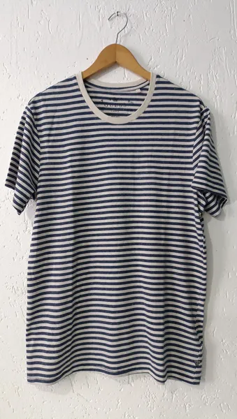 Camiseta masculina listrada G Guess