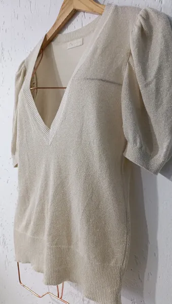 Blusa tricozinho manga bufante bege G ByNV