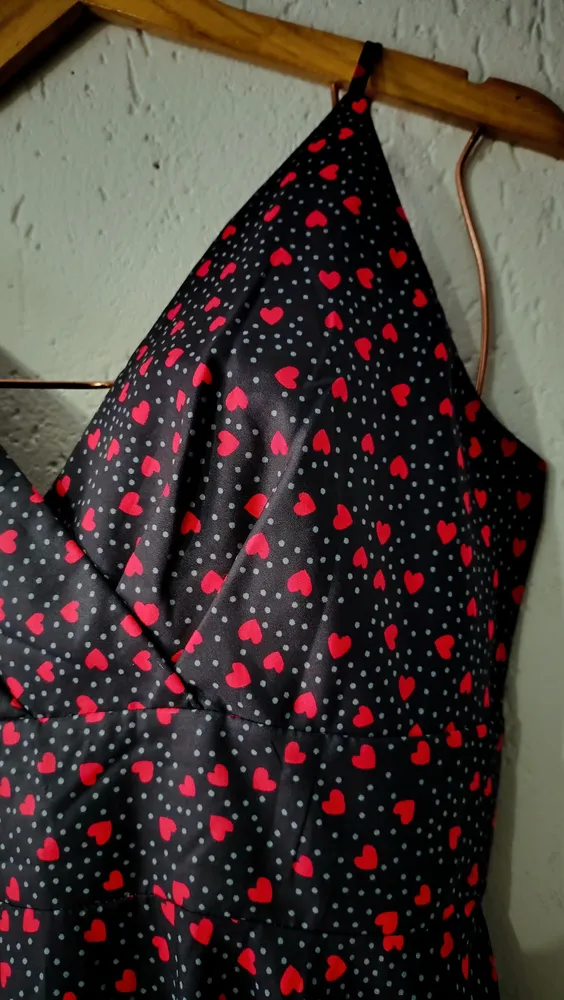 Vestido preto poá corações G