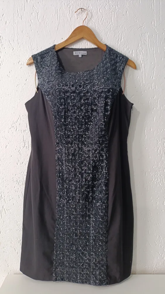 Vestido preto bordado com paetê Tam G Rery Class