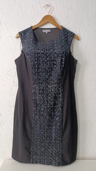 Vestido preto bordado com paetê Tam G Rery Class