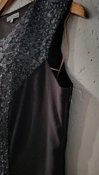 Vestido preto bordado com paetê Tam G Rery Class