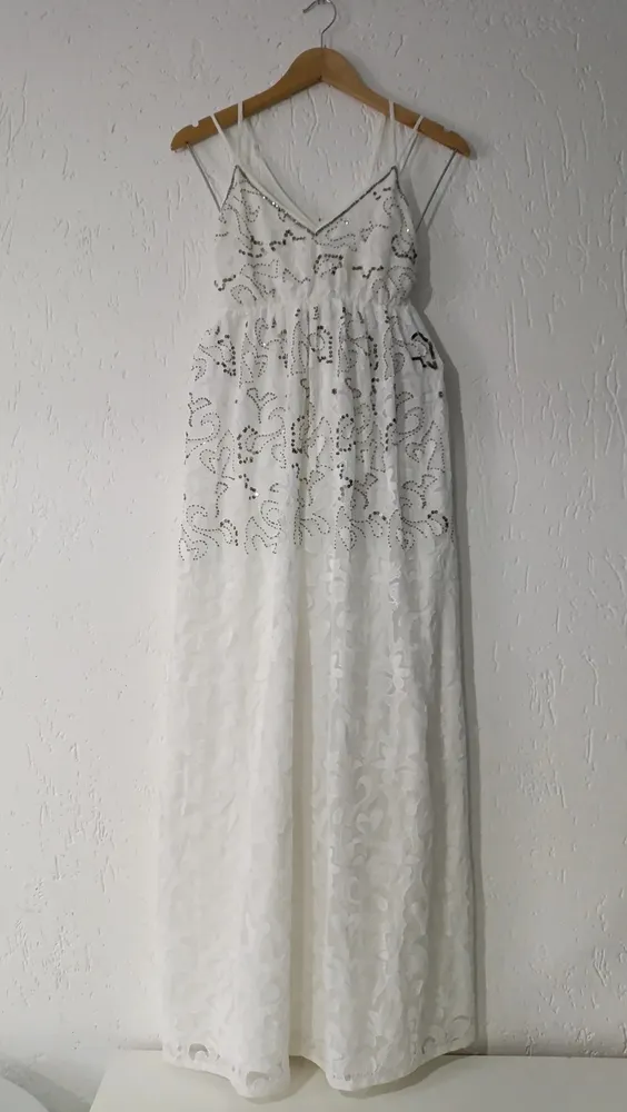 Vestido longo branco rendado e apliques Tam G Marfinno