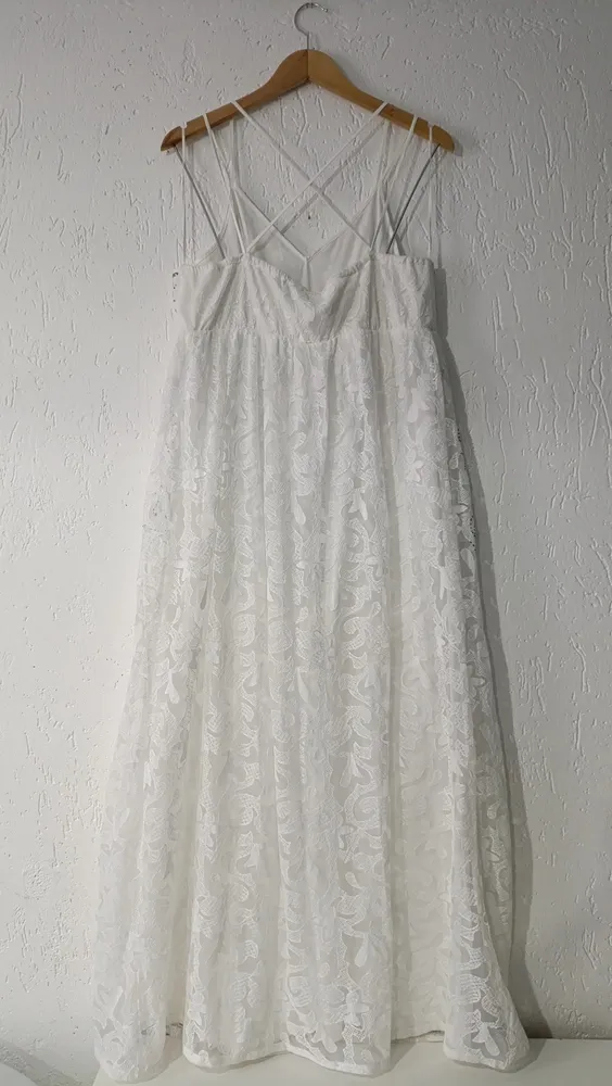 Vestido longo branco rendado e apliques Tam G Marfinno