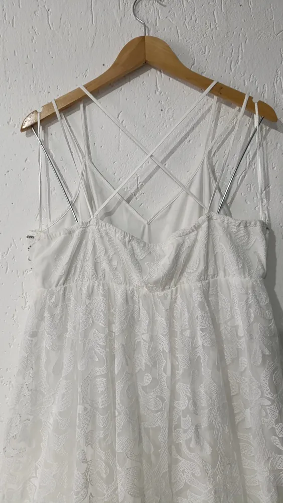 Vestido longo branco rendado e apliques Tam G Marfinno