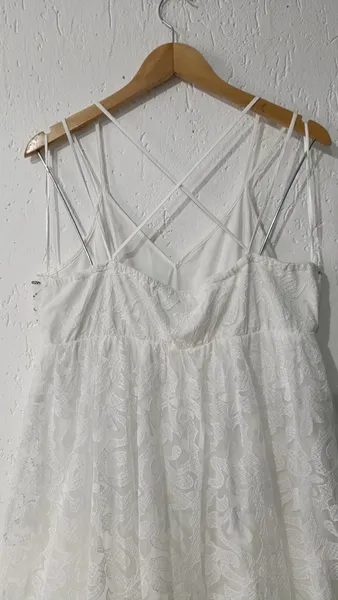Vestido longo branco rendado e apliques Tam G Marfinno