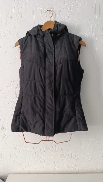 Colete puffer preto com capuz tam M Versátil