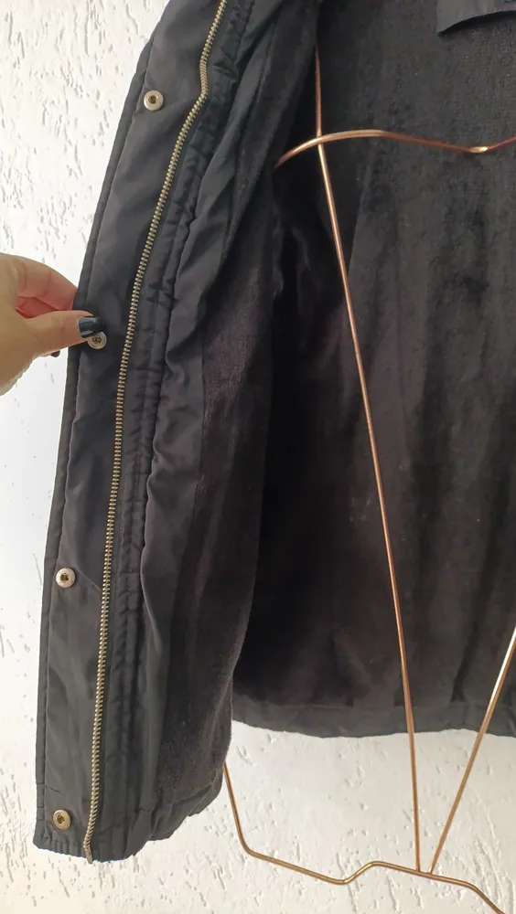 Colete puffer preto com capuz tam M Versátil