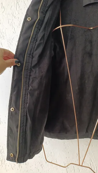 Colete puffer preto com capuz tam M Versátil