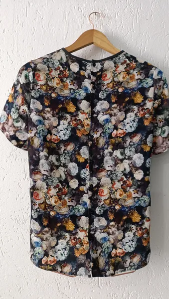 Blusa estampa floral Tam P Zara