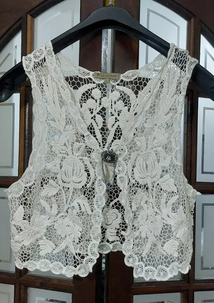 colete de renda Le Lis Blanc